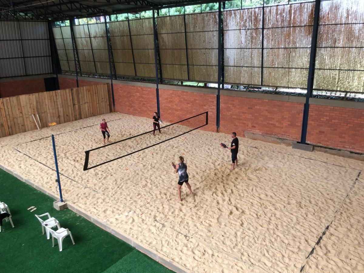 Estalagem Vila Suzana - Quadra De Beach Tennis Indoor 카넬라 외부 사진